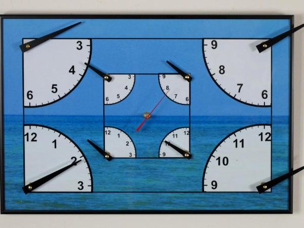 4 Quarter Clock with Sea