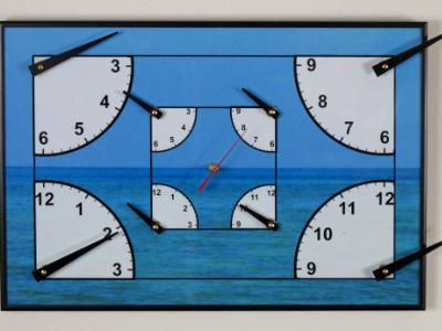 4 Quarter Clock with Sea